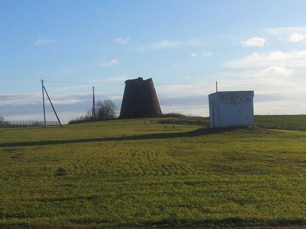 Paliepių vėjo malūnas. Nuotrauka iš Pasvalio Mariaus Katiliškio viešosios bibliotekos Krašto kultūros dokumentavimo centro fondų, 2015